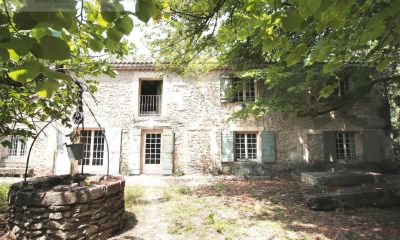 Ravissant MAS en Pierre sur 1700 m² de terrain. Saint Remy De Provence