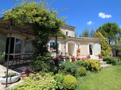 MAISON centre village à pieds à Noves