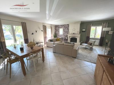 VILLA 4 CHAMBRES avec PISCINE Maillane