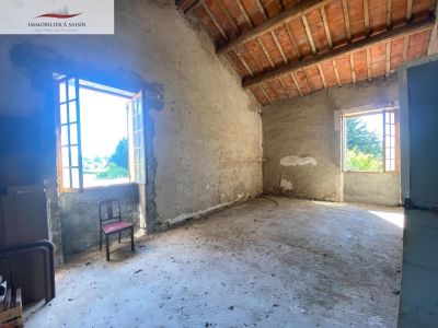 Mas à rénover  avec terrain et piscine  à Saint Remy De Provence