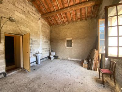 Mas à rénover  avec terrain et piscine  à Saint Remy De Provence
