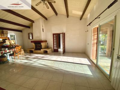 VILLA de Plain-pied, jardin à Saint Etienne Du Gres