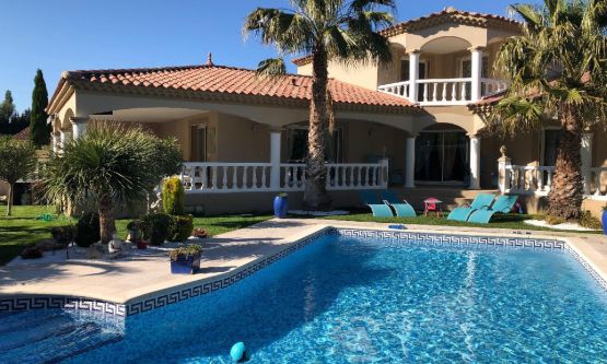 Vente VILLA contemporaine 4 chambres Piscine Noves