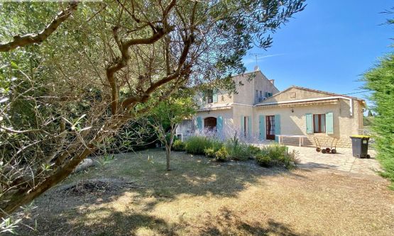 VILLA  3 chambres 2 salles de bains avec Jardin centre ville à Saint Remy De Provence