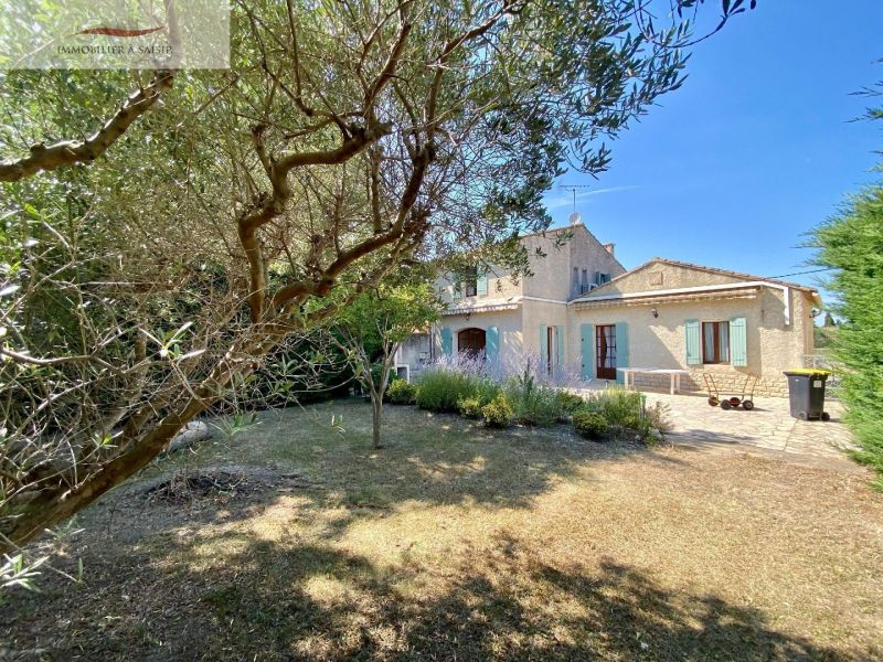 VILLA  3 chambres 2 salles de bains avec Jardin centre ville à Saint Remy De Provence